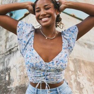 Floral blue and white crop top - size S, American Eagle, cinch front